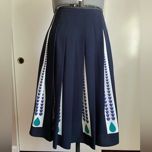 Pleated Flowy Skirt w/ a Side Zipper
